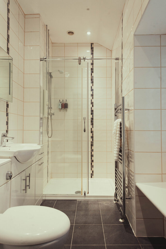 The Falcon Inn St Mawgan Rooms Bathroom